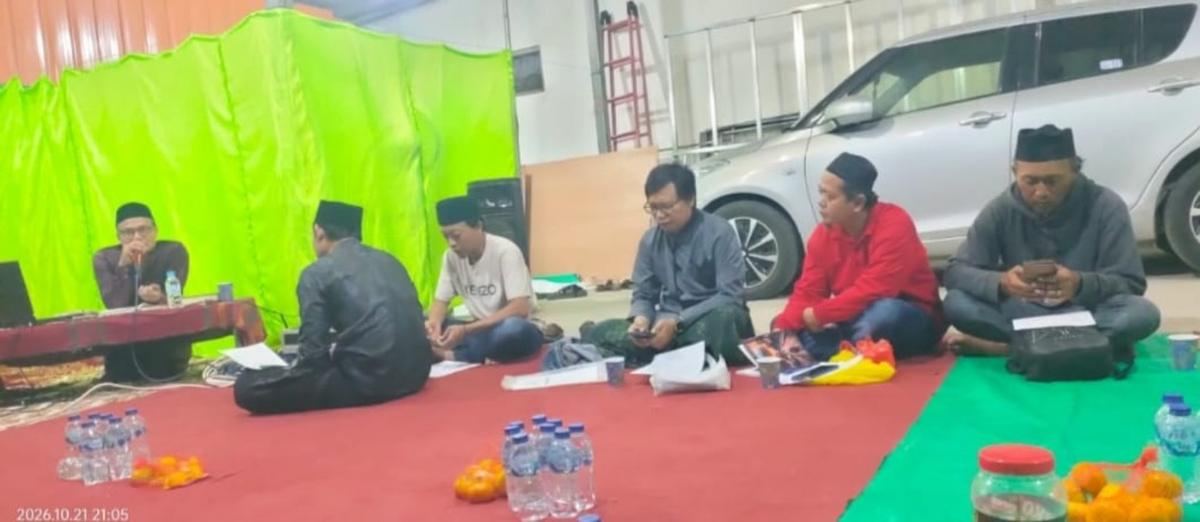 Suasana kajian Kitab Kuning PCINU-TL — pemateri dan peserta